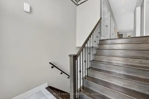 60 Colborne Street Bradford West Gwillimbury ON L3Z 1C5