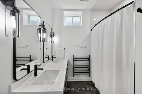 60 Colborne Street Bradford West Gwillimbury ON L3Z 1C5