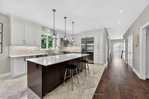 60 Colborne Street Bradford West Gwillimbury ON L3Z 1C5