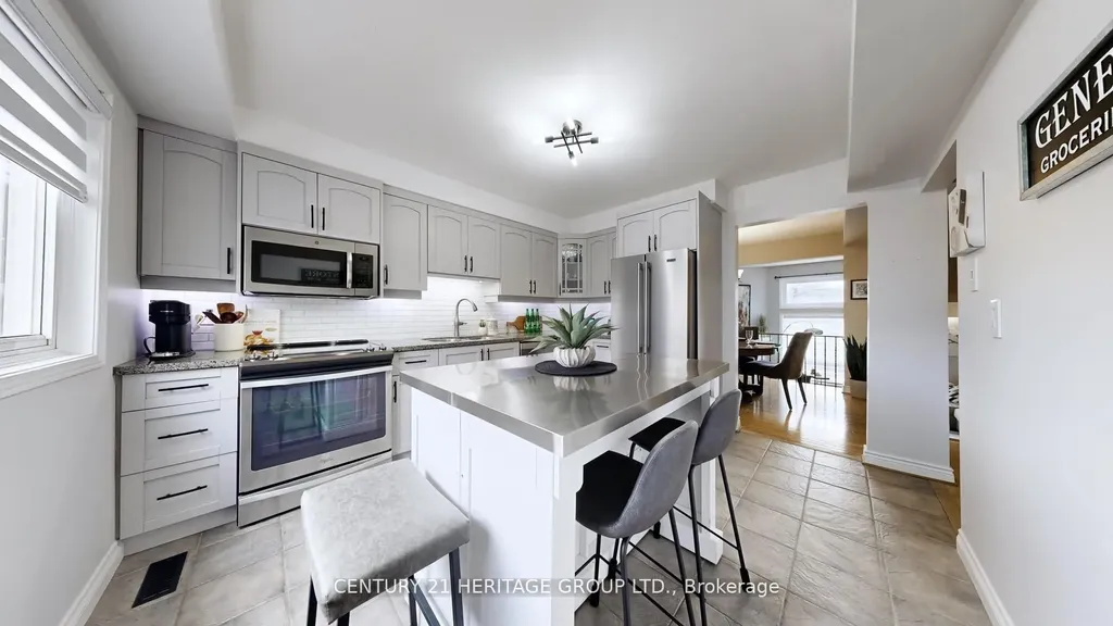 8 Dunkeld Way Markham ON L3T 4Y9