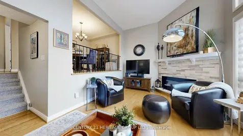 8 Dunkeld Way Markham ON L3T 4Y9