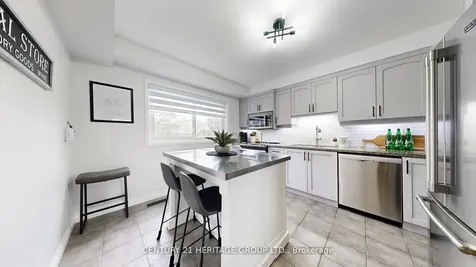 8 Dunkeld Way Markham ON L3T 4Y9