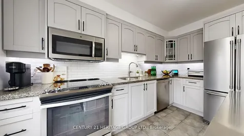 8 Dunkeld Way Markham ON L3T 4Y9