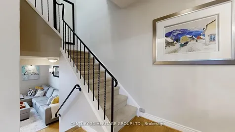 8 Dunkeld Way Markham ON L3T 4Y9