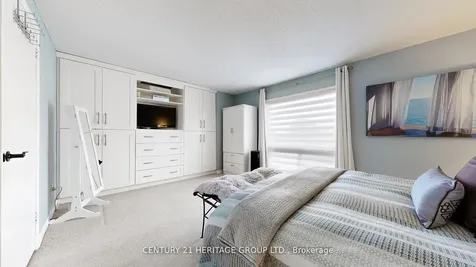 8 Dunkeld Way Markham ON L3T 4Y9