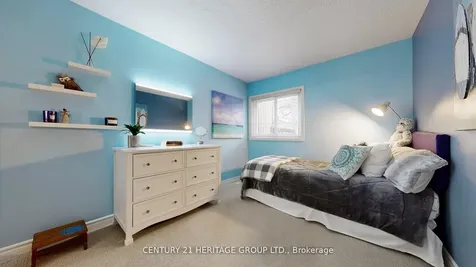 8 Dunkeld Way Markham ON L3T 4Y9
