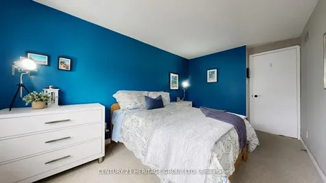 8 Dunkeld Way Markham ON L3T 4Y9