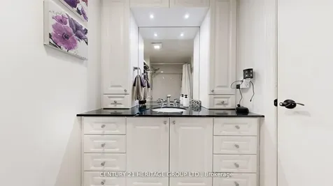 8 Dunkeld Way Markham ON L3T 4Y9