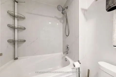 8 Dunkeld Way Markham ON L3T 4Y9