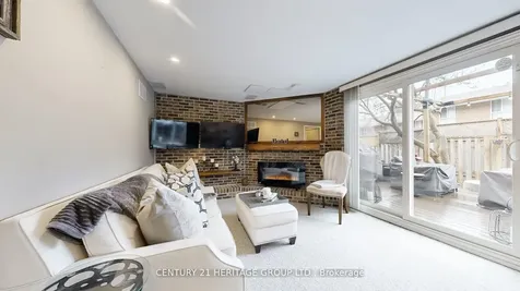 8 Dunkeld Way Markham ON L3T 4Y9
