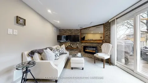 8 Dunkeld Way Markham ON L3T 4Y9