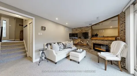 8 Dunkeld Way Markham ON L3T 4Y9