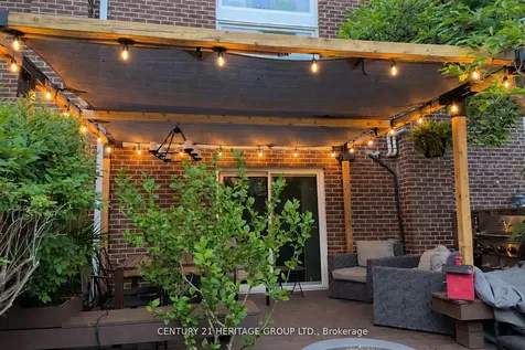 8 Dunkeld Way Markham ON L3T 4Y9