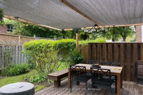 8 Dunkeld Way Markham ON L3T 4Y9