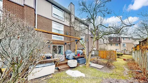 8 Dunkeld Way Markham ON L3T 4Y9
