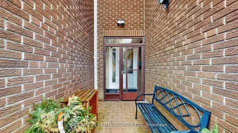 8 Dunkeld Way Markham ON L3T 4Y9