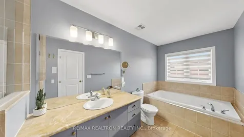 75 Gosnel Circle Bradford West Gwillimbury ON L3Z 0G2