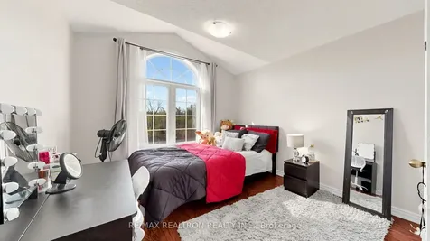 75 Gosnel Circle Bradford West Gwillimbury ON L3Z 0G2