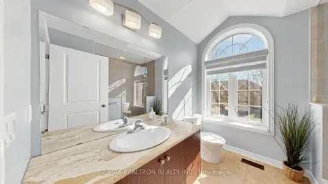75 Gosnel Circle Bradford West Gwillimbury ON L3Z 0G2