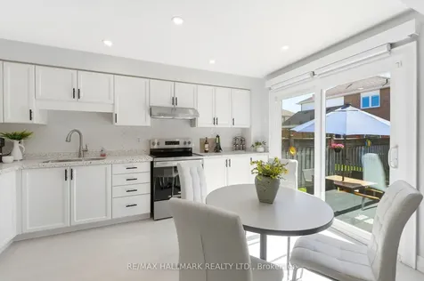 46 Matthew Drive Vaughan ON L4L 9B4