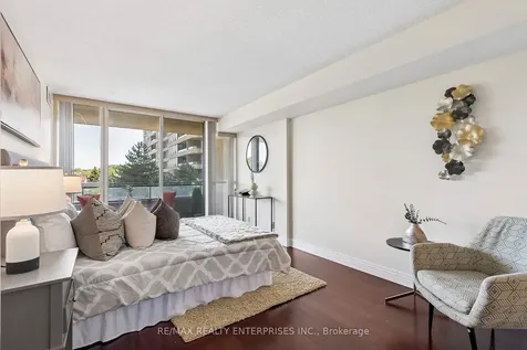 22 Clarissa Drive Richmond Hill ON L4C 9R6