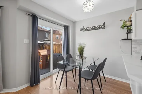 35 Glasgow Crescent Georgina ON L4P 4B3
