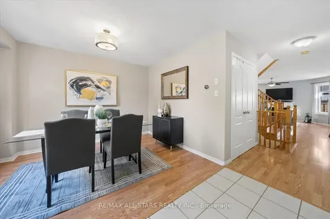 35 Glasgow Crescent Georgina ON L4P 4B3
