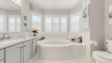 10 Caymus Street Richmond Hill ON L4B 4G3