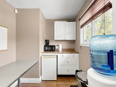 21 Metro Road S Georgina ON L4P 1V7