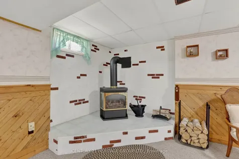 251 Collings Avenue Bradford West Gwillimbury ON L3Z 1W4