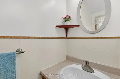 251 Collings Avenue Bradford West Gwillimbury ON L3Z 1W4