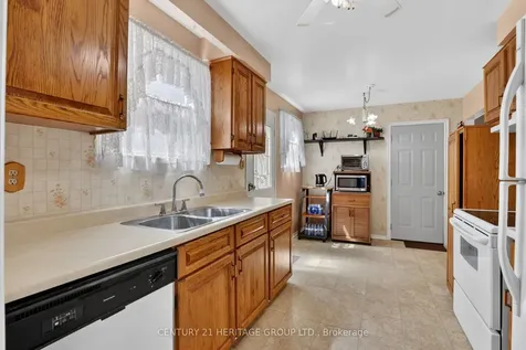 251 Collings Avenue Bradford West Gwillimbury ON L3Z 1W4