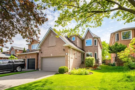 403 Bartholomew Drive Newmarket ON L3X 2E7