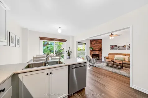 403 Bartholomew Drive Newmarket ON L3X 2E7