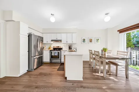 403 Bartholomew Drive Newmarket ON L3X 2E7