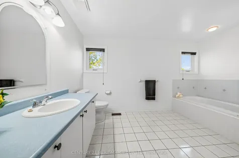 403 Bartholomew Drive Newmarket ON L3X 2E7