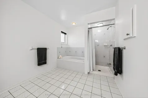 403 Bartholomew Drive Newmarket ON L3X 2E7