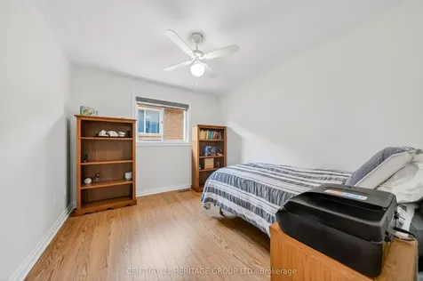 403 Bartholomew Drive Newmarket ON L3X 2E7