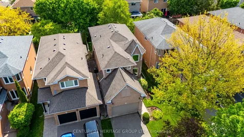 403 Bartholomew Drive Newmarket ON L3X 2E7
