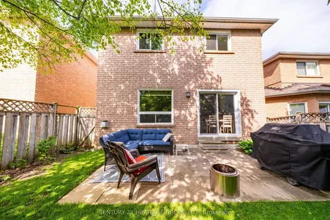 403 Bartholomew Drive Newmarket ON L3X 2E7