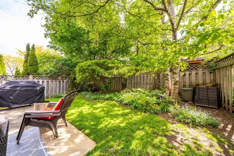 403 Bartholomew Drive Newmarket ON L3X 2E7