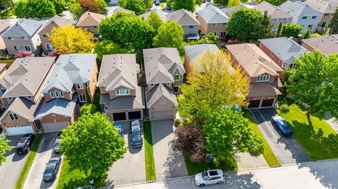 403 Bartholomew Drive Newmarket ON L3X 2E7