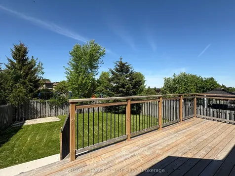 29 Depeuter Crescent Bradford West Gwillimbury ON L3Z 3A3