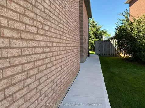 29 Depeuter Crescent Bradford West Gwillimbury ON L3Z 3A3