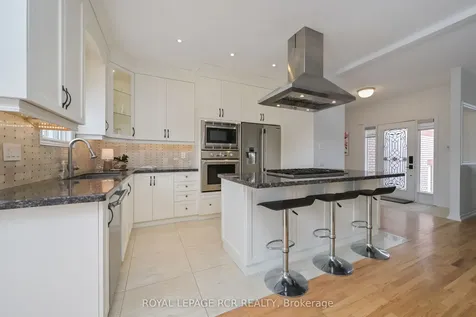 29 Depeuter Crescent Bradford West Gwillimbury ON L3Z 3A3