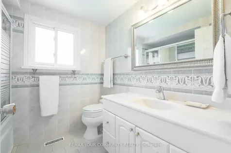 27 Drumern Crescent Richmond Hill ON L4C 5H9