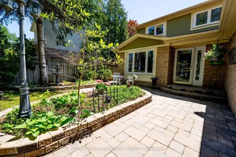27 Drumern Crescent Richmond Hill ON L4C 5H9