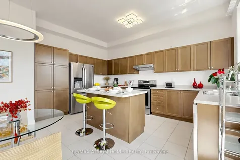 537 Clifford Perry Place Newmarket ON L3X 0J1