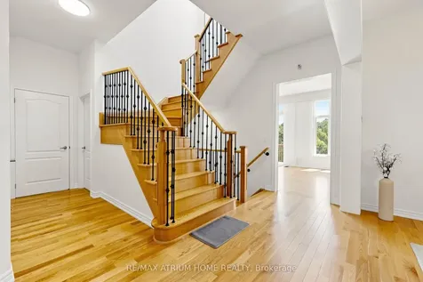 537 Clifford Perry Place Newmarket ON L3X 0J1