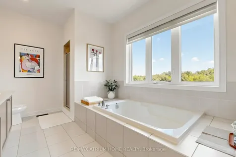 537 Clifford Perry Place Newmarket ON L3X 0J1